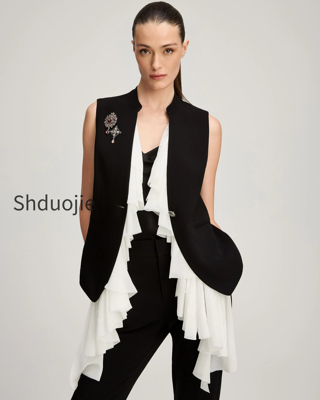 maren-vest-in-black-zv0361319z